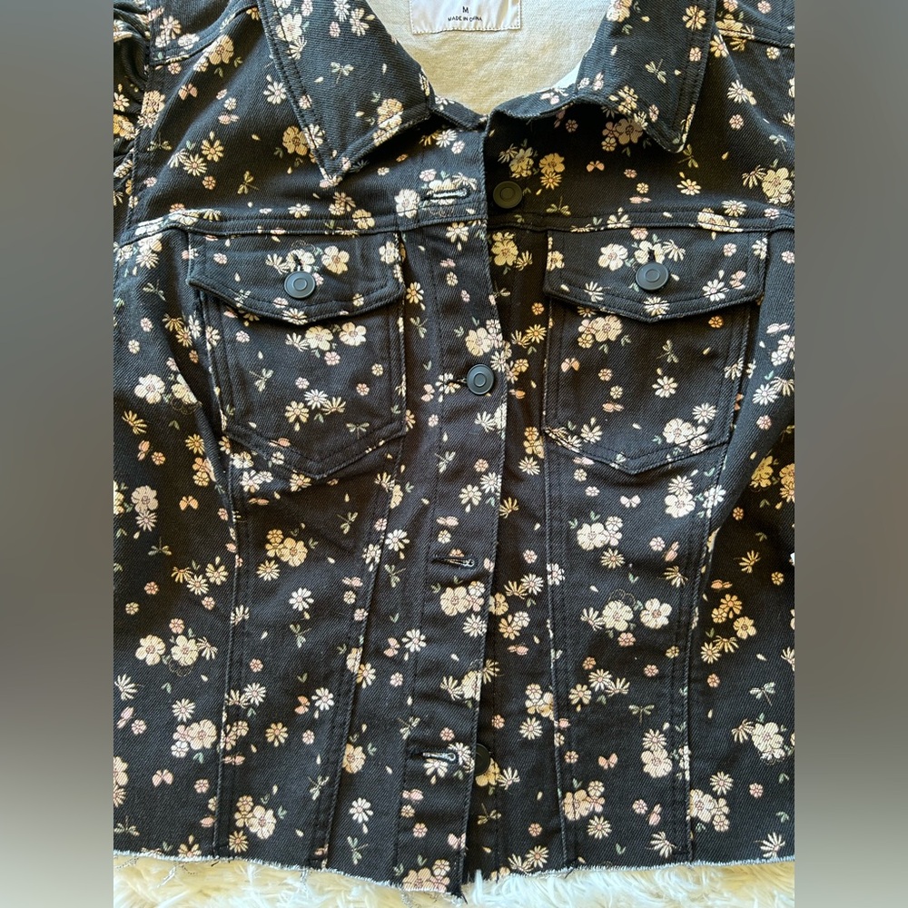Celebrity Pink | Black Denim Puff Sleeve Jean Jacket with Floral Print - Picture 6 of 11